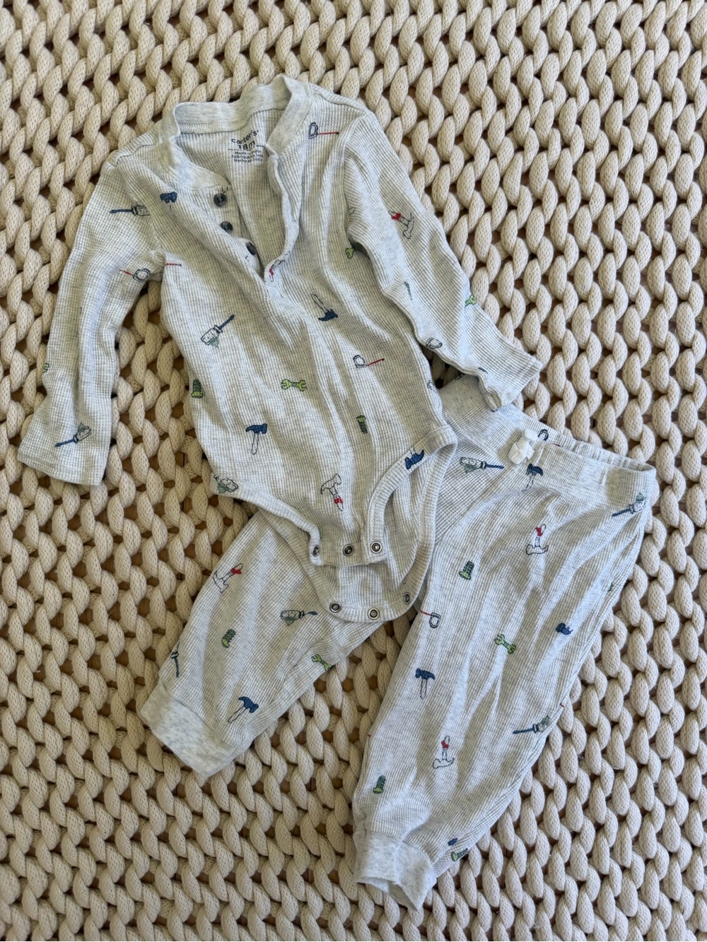 Carter’s 18m Gray waffle knit Infant Bodysuit & Pants Set with Tiny Tool Print